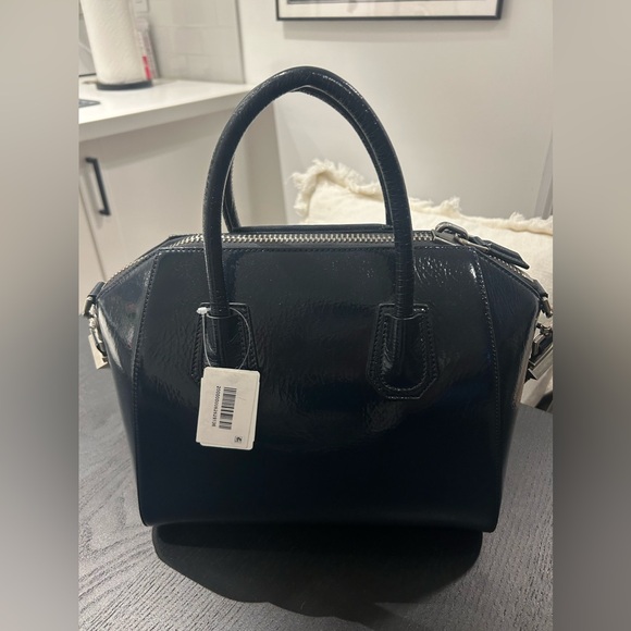 BNWT - SMALL GIVENCHY ANTIGONA - DARK NAVY TEXTURED PATENT LEATHER - Picture 3 of 5